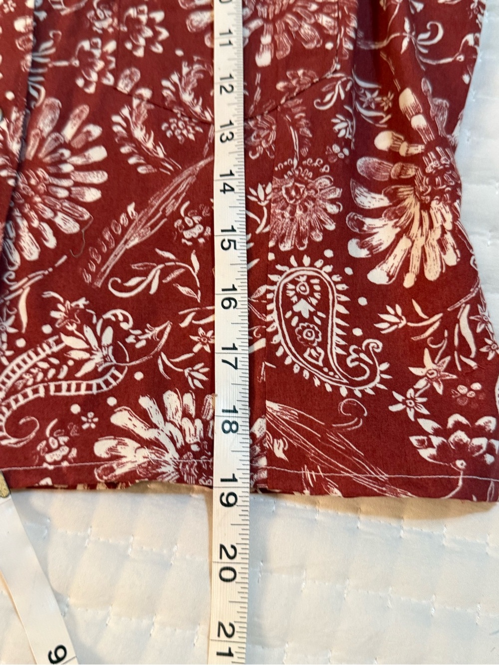 Upcycled Ruffled Collar Sleeveless Button-Up Top in Rust Floral. M - Picture 4 of 8